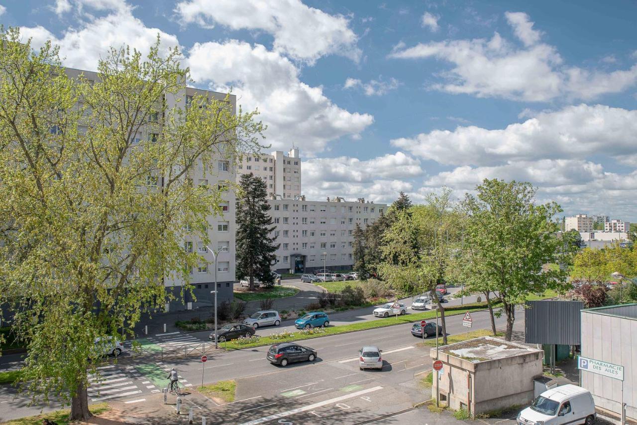 Le Raymond: Centrally Located Apartment with Parking Vichy Exterior photo